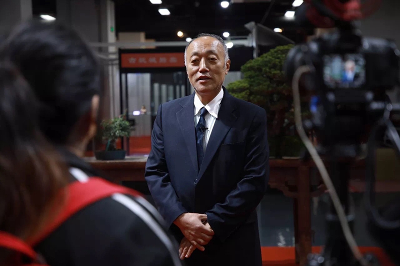 7、哈处接受采访.JPG